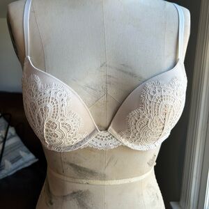 Victoria’s Secret bombshell bra